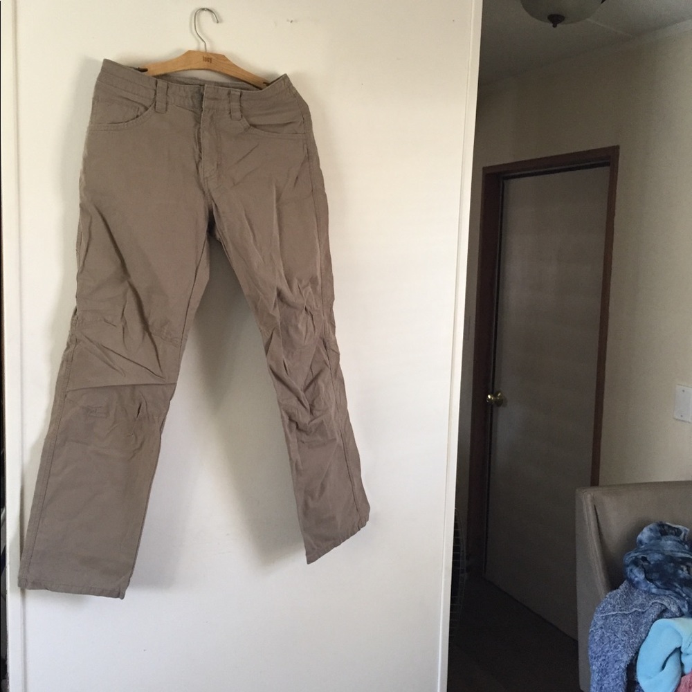 Patagonia Men's Cargo Pants in Light Khaki
